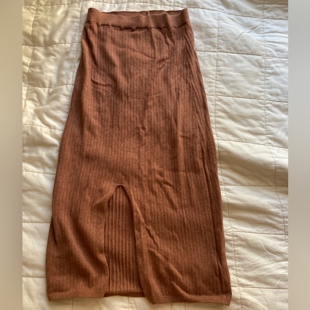 Ribbed midi skirt